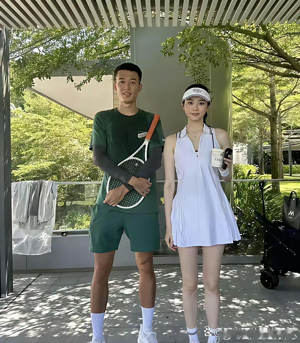 奚梦瑶在电视上看着也就那样，但真人真是绝了！美翻了，而且皮肤白得发光！​​​
