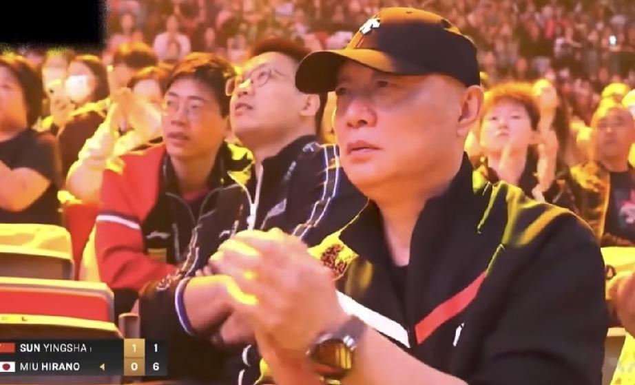 亚运会这么重要的大赛，好像没看到莎莎省队教练老杨，知道为什么嘛？作为莎莎的岂能