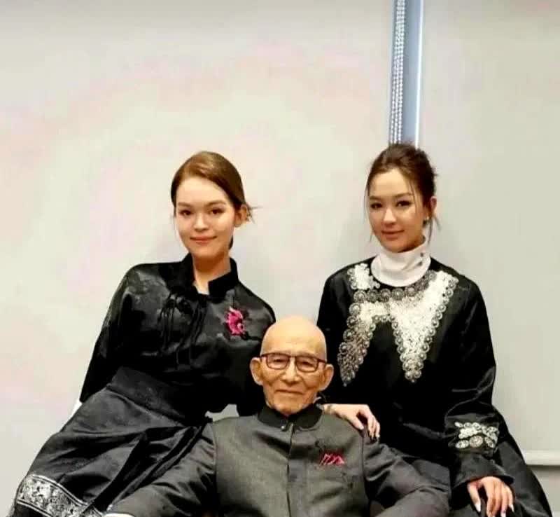 “济公”的两个女儿简直太漂亮了，完全可以跟国际明星媲美。83岁的游本昌先
