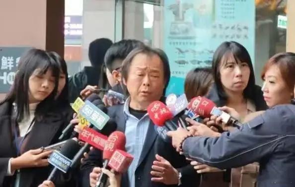 王世坚叫嚣：“国台办才没出息”针对被国台办批“没出息”，民进党立委王世坚今天（3