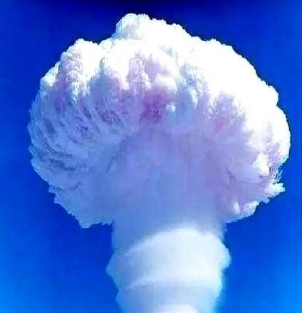 网上都说，全世界就咱们手里还有能响的氢弹。这话，说对了一半，但另一半，更狠。美国