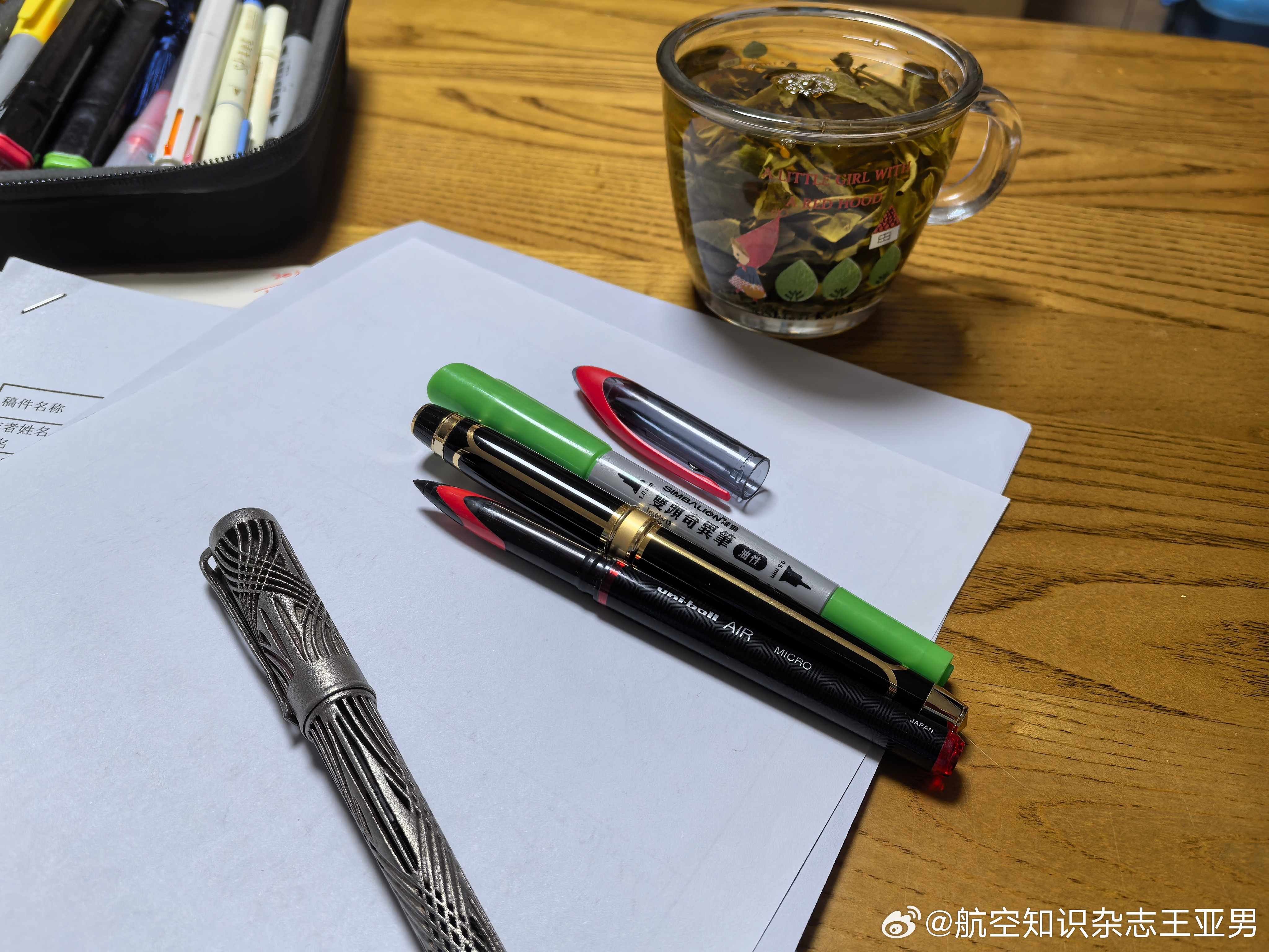 每天大部分时间都在阅读，要么是典藏级作品，要么是我们作者们的原创。你把它们放在一