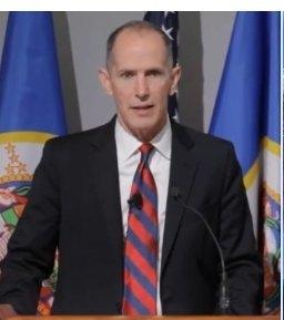 美共和党人克里斯·马德尔宣布退出明尼苏达州州长竞选。他表示，他无法支持共和