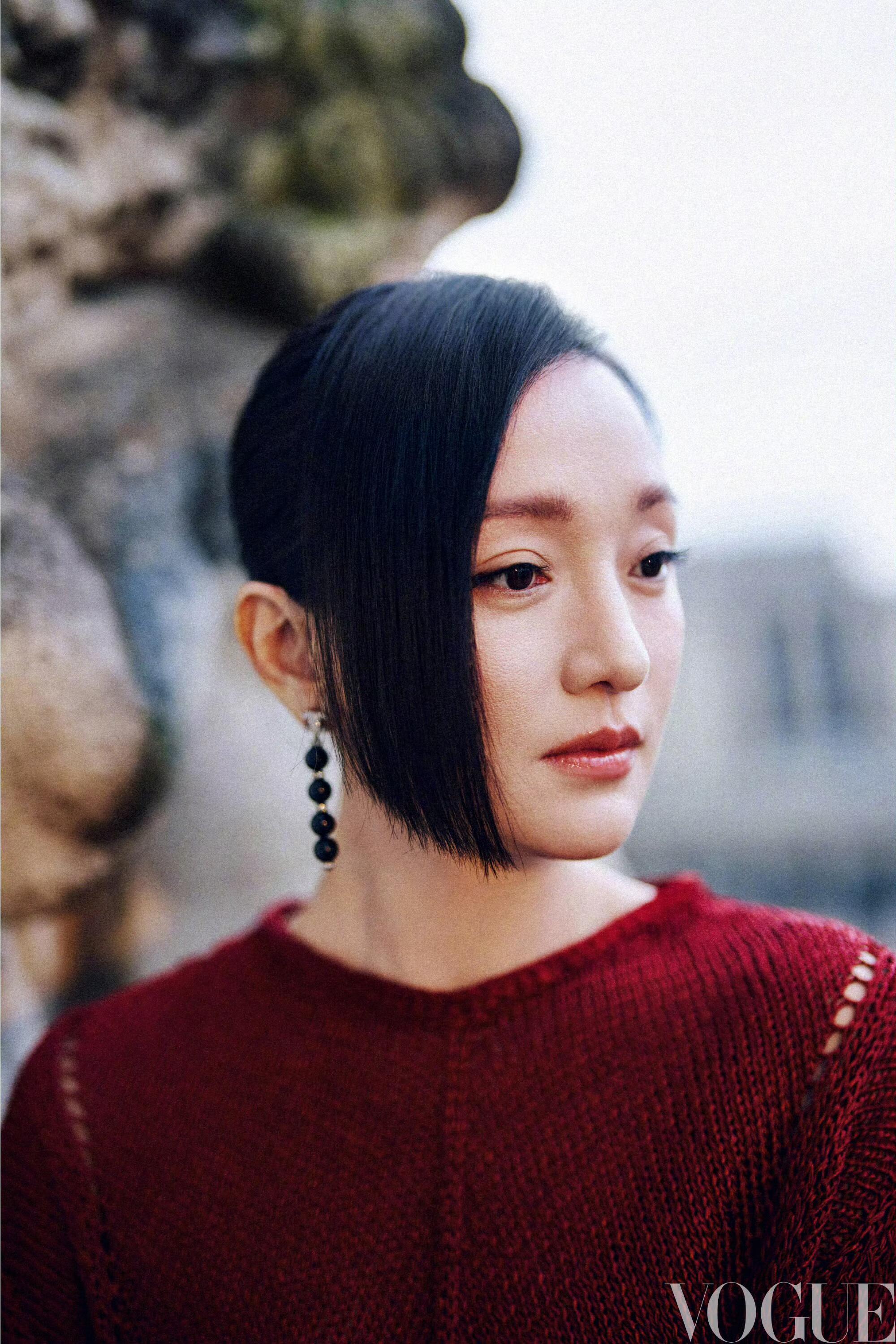 香奈儿大秀巴黎高定时装周模登日记香奈儿新总监首季高定秀，周迅酒红色立体山茶花纹针