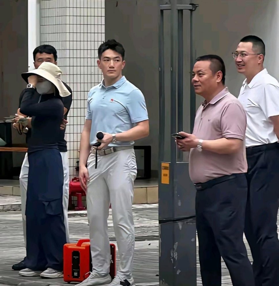 偶遇张馨予的老公，也没有那么帅。