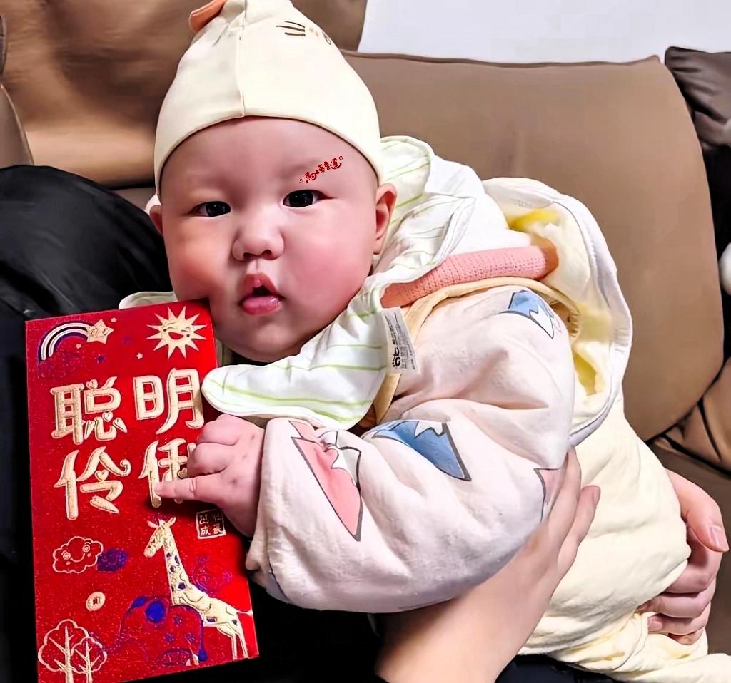 亲孙子第一个新年，老头子非要包一万压岁钱，我直接怼回去：1200，多一分我都不给