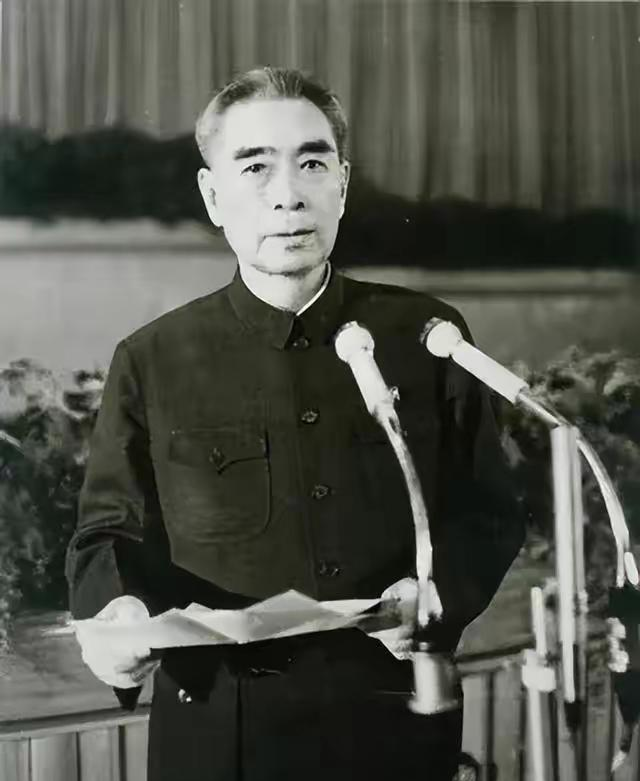 1969年，一个氢弹重要部件在运往北京路上，被人偷走了，周总理叫来公安部长谢富治