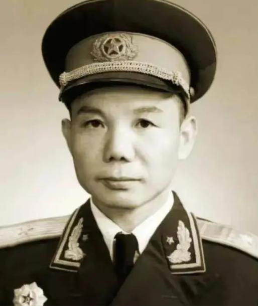1937年，两个虚弱不堪的红军来到了甘肃镇原县，张口就要见刘伯承，谁知刘伯承刚出