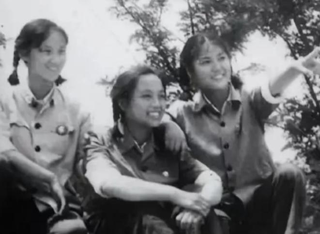 1971年，大队副主任一眼瞅见孤零零躺在床上的马琳，又瞅瞅知青点没有其他人，开始