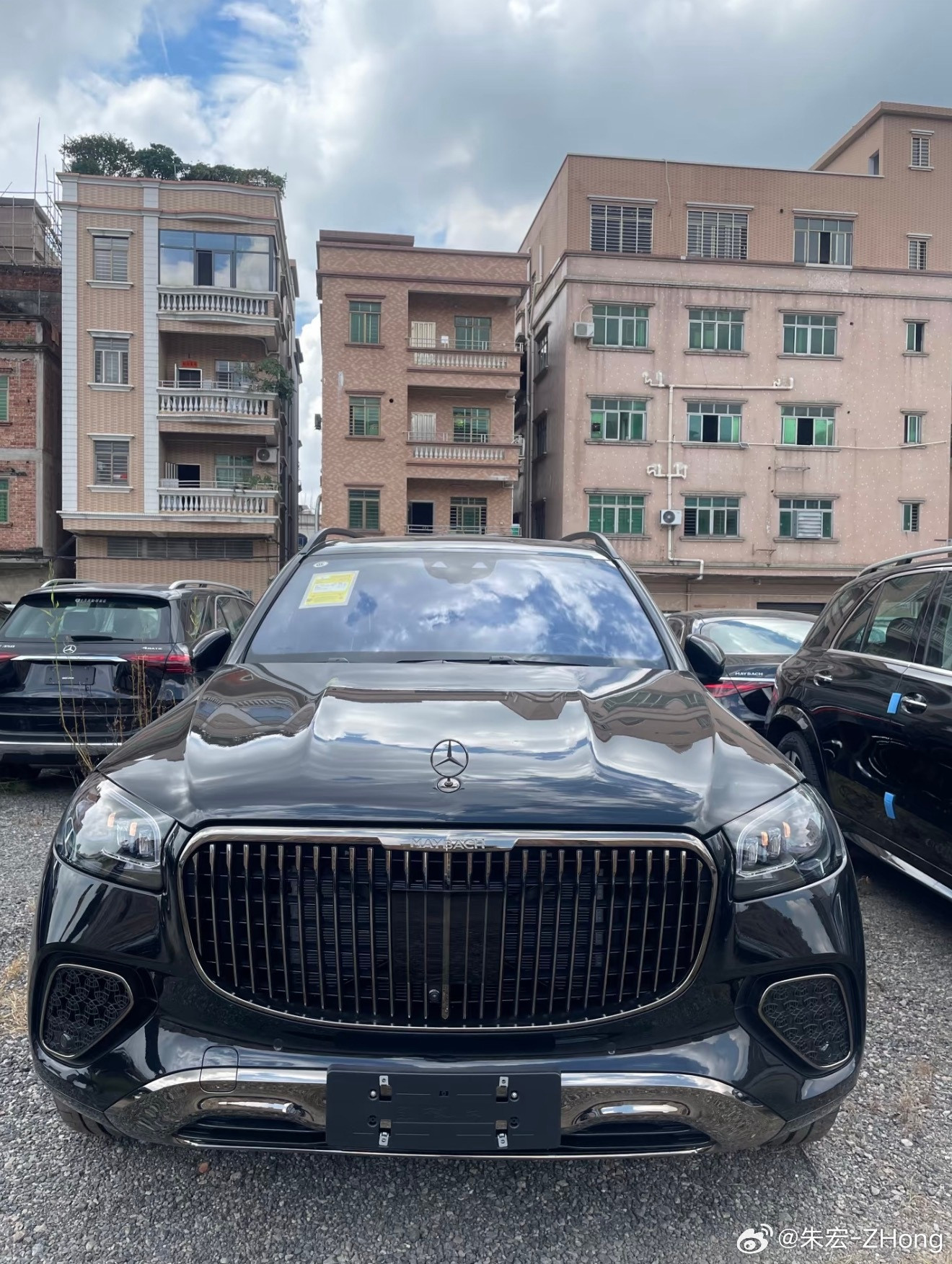 迈巴赫GLS600极夜版806056版本指导价2788000元找了三台1黑黑0562黑黑056+97