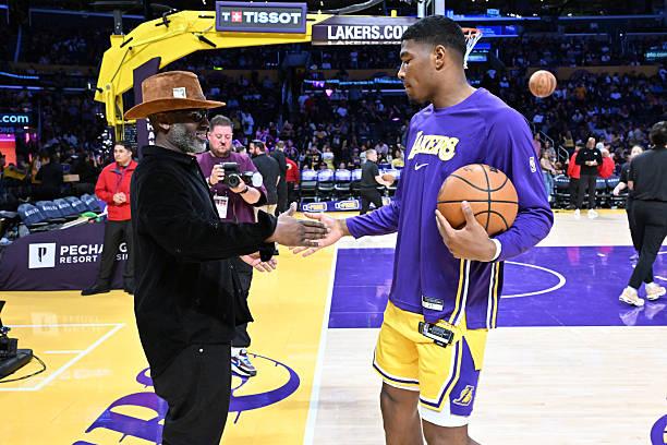 八村塁替补出场19次，场均数据为11.1分3.1篮板1助攻0.6抢断0.5盖帽，