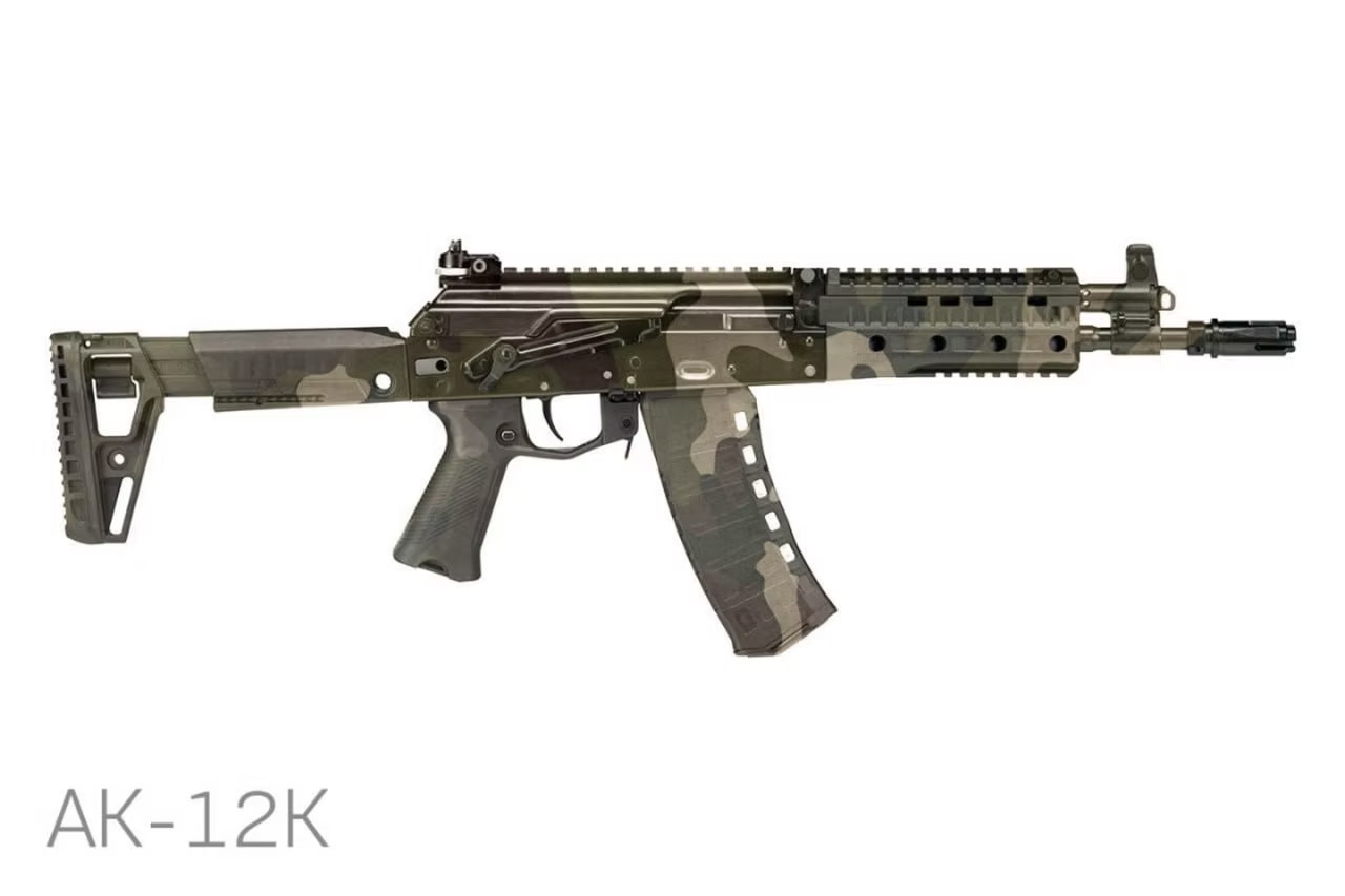 烽火问鼎计划每天认识一件兵器一套公发的空降兵突击部队AK-12K套装包括：一把