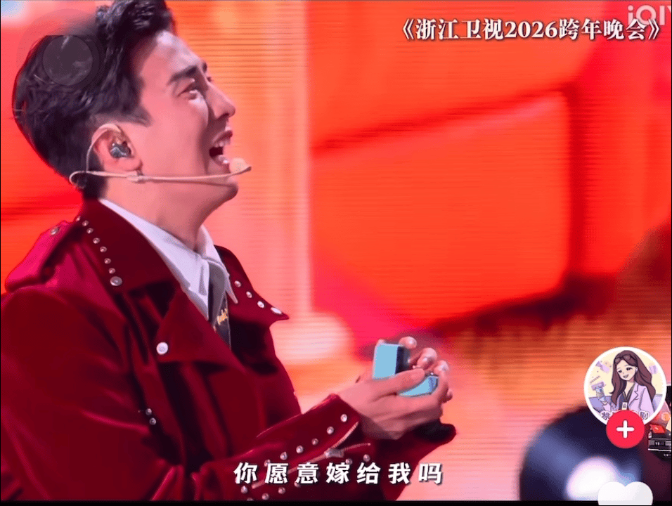 大家不要被锤娜丽莎的外表给蒙蔽她真的配的上10个李川她就是典型的樱花树下站