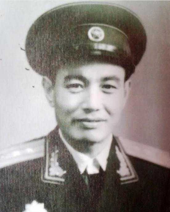 1944年8月，日本兵突然将看守所的大门打开，翻译官对着8名八路军战士说：火车就