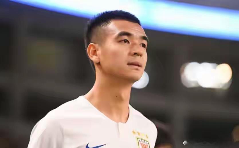 山东泰山通过一张热身赛照片，击碎了边锋刘彬彬租借加盟天津津门虎的传闻。在泰山2-