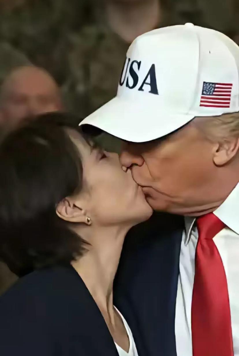 我一个在日本工作的朋友回来了，劈头盖脸就给我扔下一句话：“现在那边，真正怕打仗的