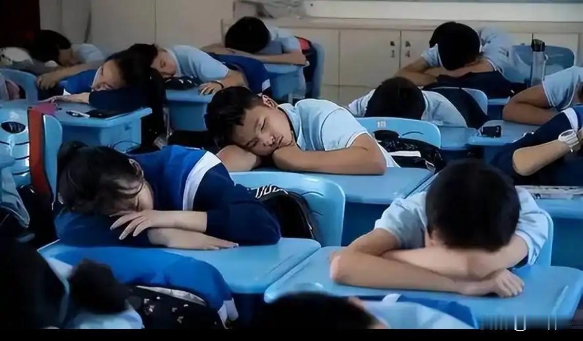 邻居家宝妈告诉我：现在基本上每个班都有一两个得抑郁症的孩子，在