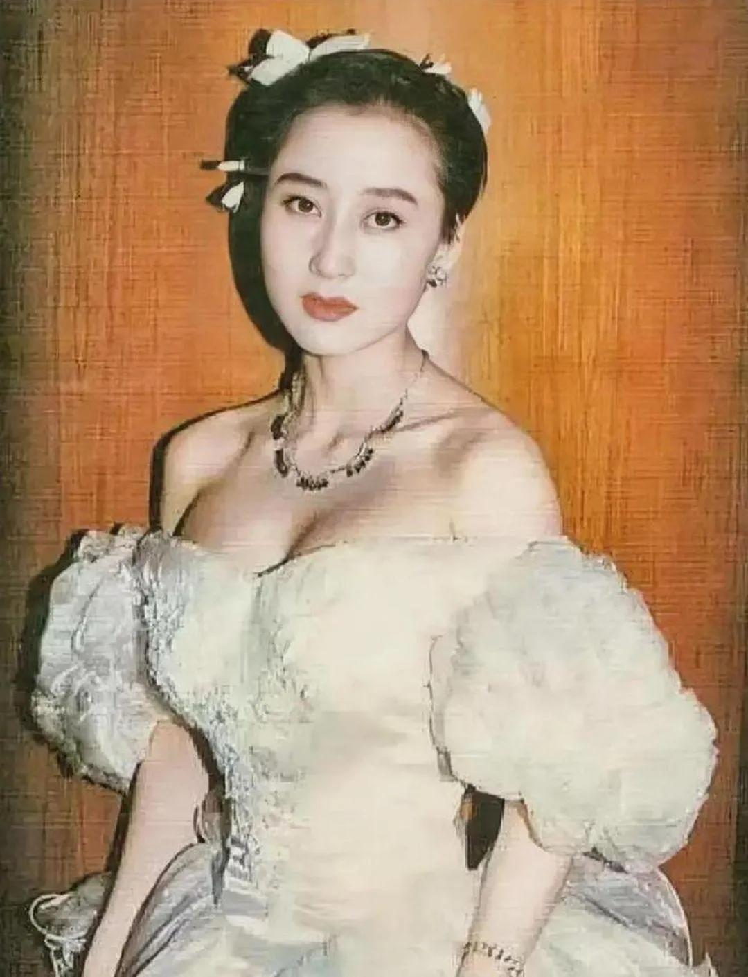 李连杰没有错，错就错在利智长的太惊艳，太妩媚迷人。众所周知，李连杰同利智结婚