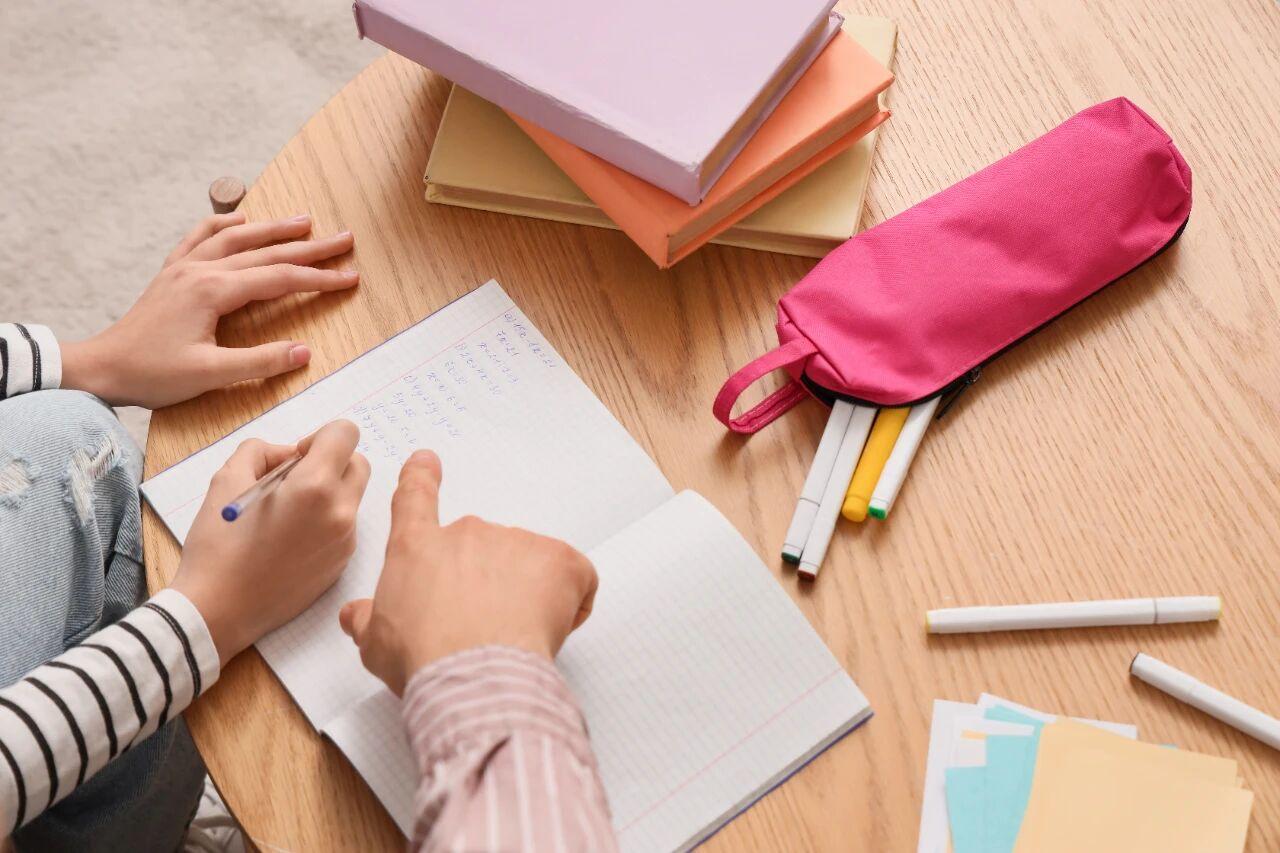 家长距离老师只差教师资格证了！很讽刺也很现实——道出了家庭教育的现状！很多