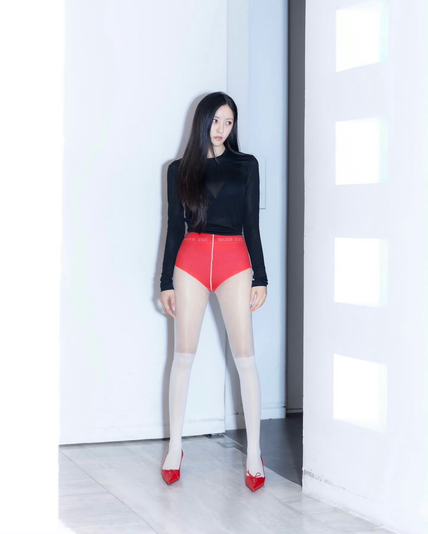 朴孝敏丝袜大长腿妆造，好辣好美的欧尼​​​