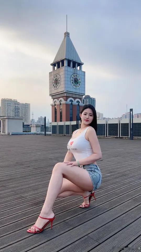 时尚性感，优雅动人。