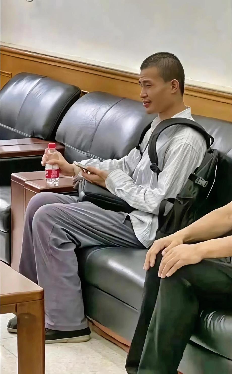 自从关注了韦神，我数学还没进步，但是学到了最强的一点。你们看他看别人