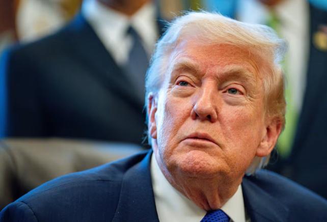 快报！快报！特朗普就是任性，面对最高法院裁决的关税政策违法，他不仅置之不理，还肆