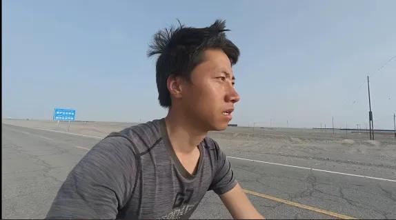 师傅一句天呐，感觉天都要塌了。我一直觉得悟空第一次蹲在帐篷外面那个眼神，那个眼神