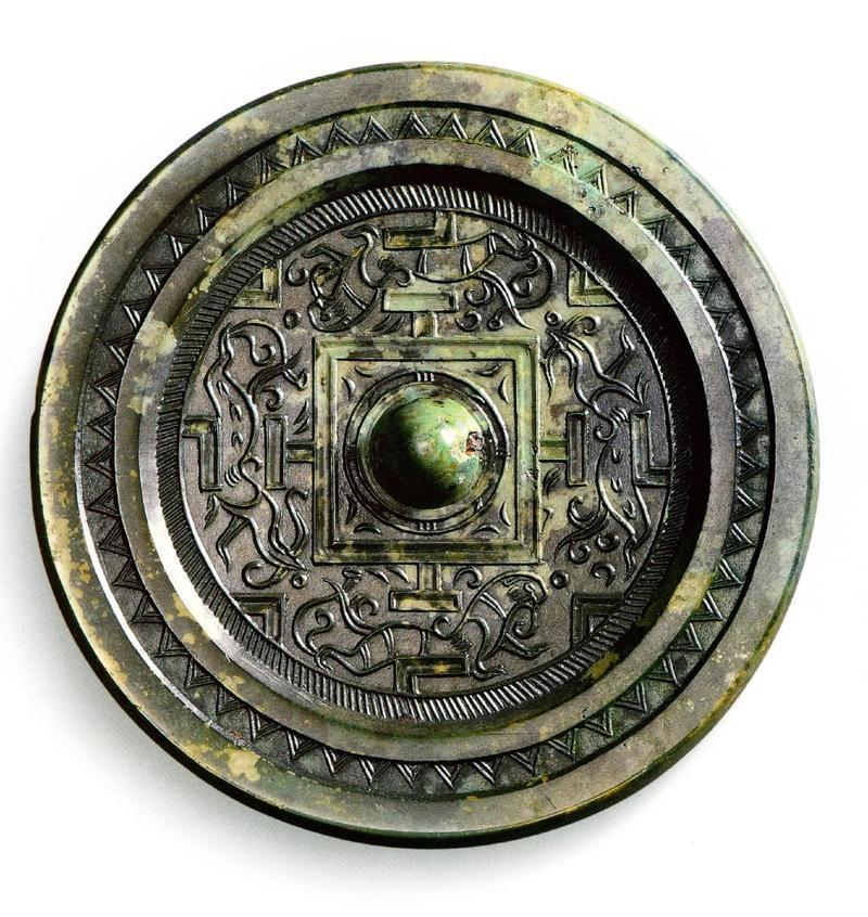 青铜器专家为挣快钱帮文物贩子修复铜镜被判刑！近日，“河南检察”刊发了洛阳市西工