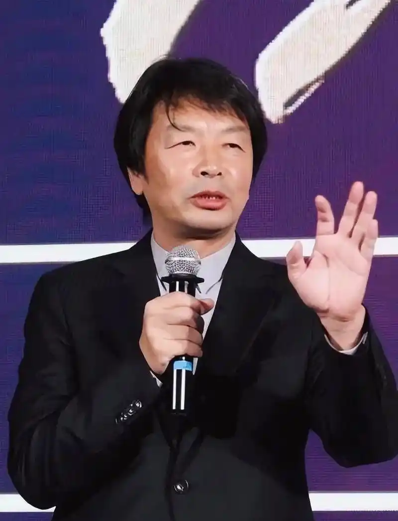 刘震云说:“一个家庭，如果妻子动不动就烦躁、内耗、乱发脾气，不是因为她...