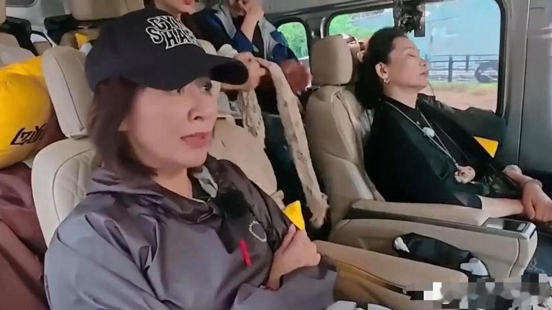 顶级的人脉关系，根本不用靠打电话来维系。宁静曾让刘嘉玲当场给周润发打电话，刘嘉玲