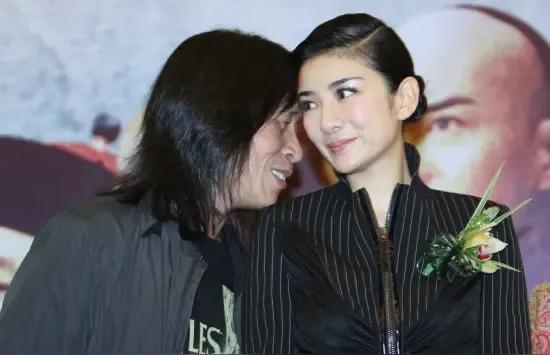 在电影《猎金游戏》北京首映礼上，黄奕动情回忆与邱礼涛导演的合作契机，坦言三年前正