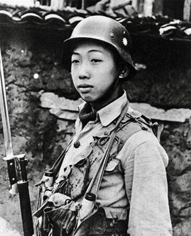1939年，日军侵入南昌。城头上，日军大佐饭野贤十正把撤退的中国士兵当活靶子