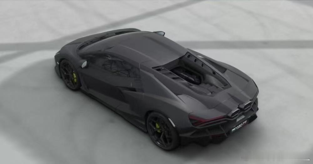 人生不必追着光芒，你本身就该自带锋芒。就像这台25年上牌的兰博基尼Revuelt