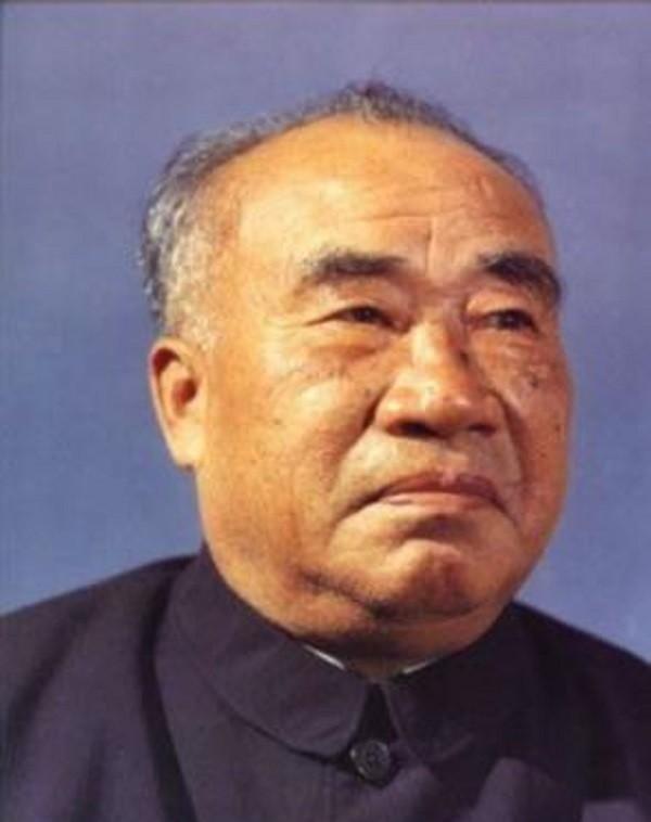 1974年6月20日，康克清悲伤地看着朱德，沉痛地说：“朱琦走了10天了，追悼会