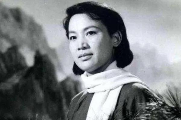 1948年，重庆市地下党的负责人涂孝文叛变投敌，他出卖了党员李青林。面对特务的刑