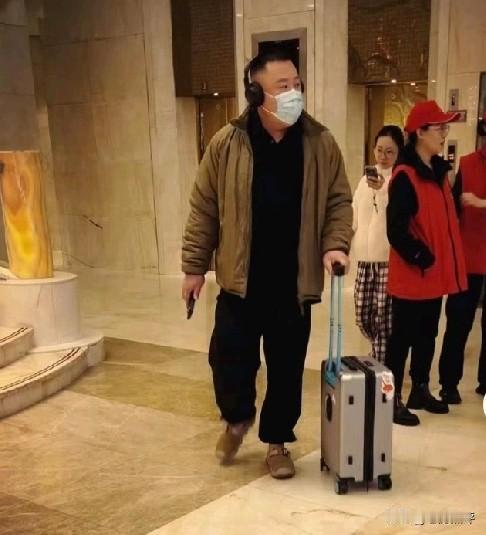 岳云鹏今年会不会参加央视春晚，目前还不清楚。张鹤伦和于谦在钢丝节上还编段子调侃岳