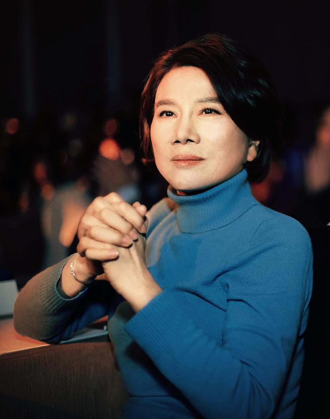 有些人后槽牙都要咬碎了，美的签了，小米签了，海尔签了，唯独格力硬刚到底，包装箱上