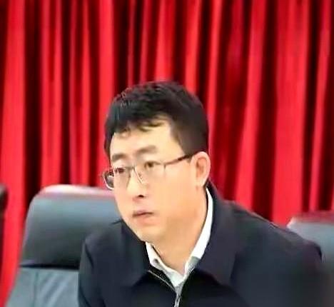 山东港口这盘大棋，终于落下一颗要命的棋子。一个81年的哥们儿，毕涛，直接当了青