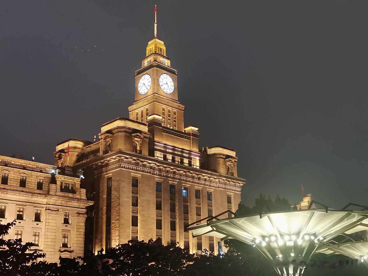 我的宝藏兴趣五月五日晚上游览上海外滩夜景组图。分享你喜欢的随拍随手拍，记录美好