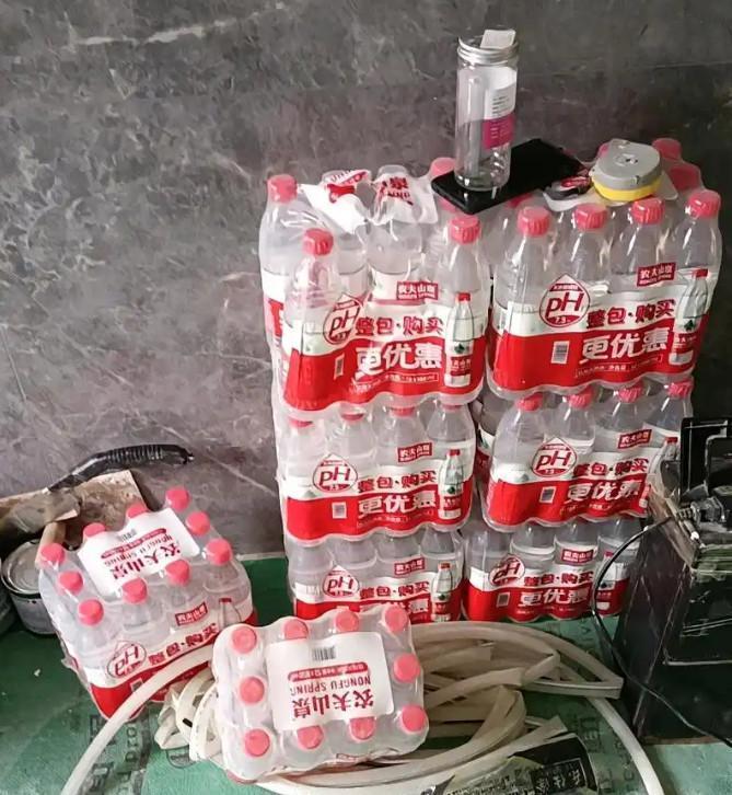 私家车后备箱装十箱矿泉水该不该被罚?最近这个话题冲上来热搜，事情的起源是，网传