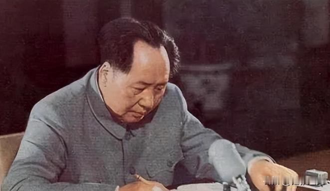 1951年，陈锡联请毛主席给炮校题词，主席忽然问，炮是火字旁还是石字旁？没人敢答