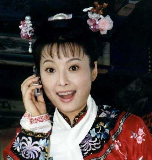 1993年，32岁徐威追求20岁的袁立，送了她两套价值800万的北京四合院，两人