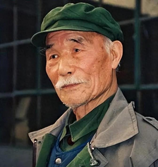1978年，原华北军区副参谋长孙毅中将外出理发，理完发后感觉还太长，让理发师再给