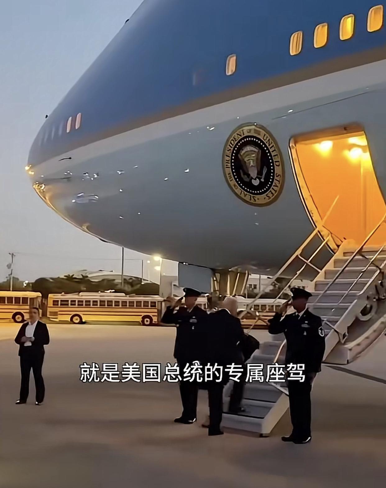 “空军一号”核载人数101人，分为上中下三层，共372平方米。机上配有总统套房