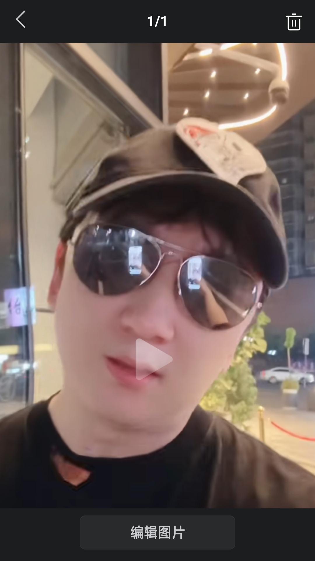 【前中国内地首富王健林之子，国民老公王思聪与粉丝互动时直言，有人问我老许最后为什