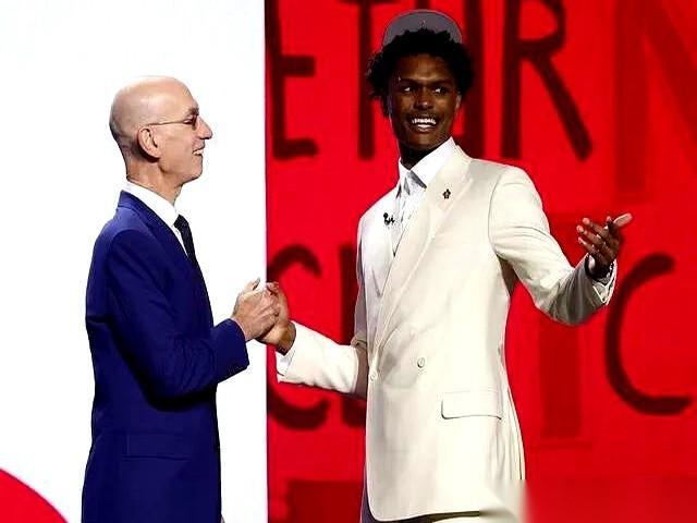 讲个扎心的事儿吧。有一种天才，叫“生不逢时”。说的就是阿门·汤普森。你去看