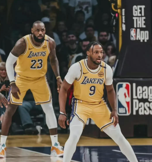 湖人万事俱备，只欠东风？前NBA球员科里森在一档节目中谈到了湖人，他说：“如