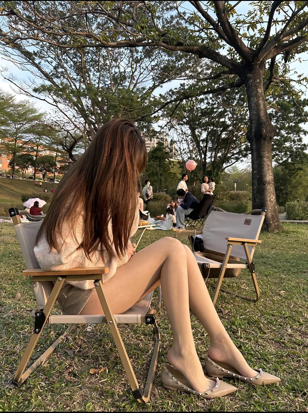 分享阳光下随手拍的照片天气变暖，安排上