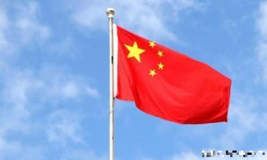 美国军舰刚经过台湾海峡，没想到解放军突然证实了一个大消息，这引起外媒格外的关注！